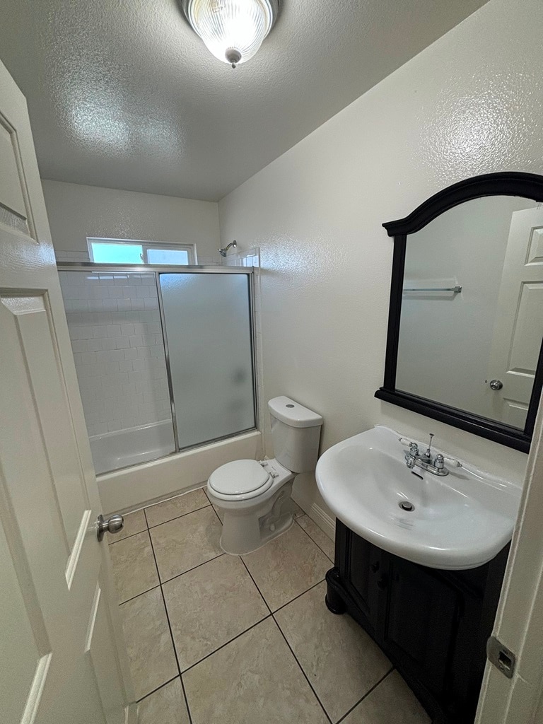 Building Photo - 8634 Menlo Ave