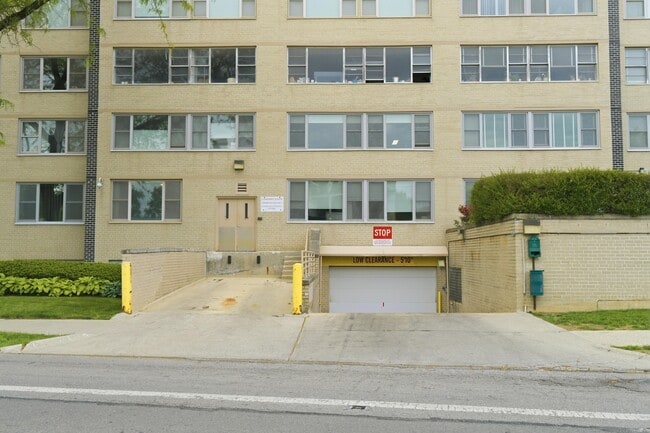 Building Photo - 1620 E Broad St