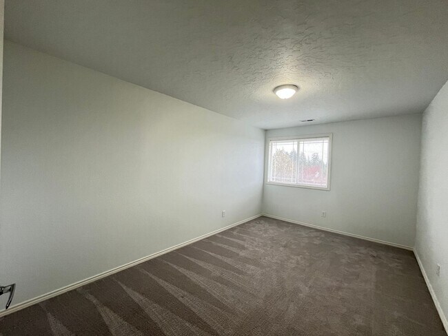 Building Photo - Incredible Sexton Mountain/Murray Hills 4 bed, 3 bath Home! + HUGE BONUS ROOM! Fenced Yard, updat...