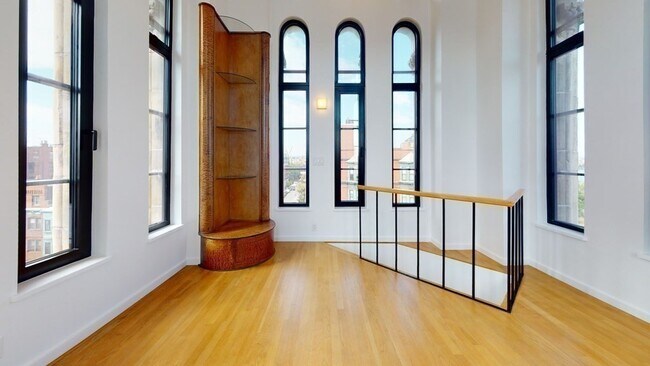 Building Photo - 492 Beacon St