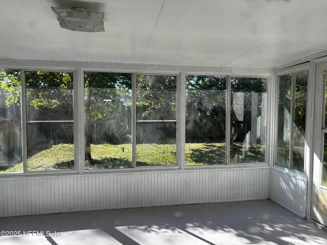 Building Photo - 7430 Jade Dr N