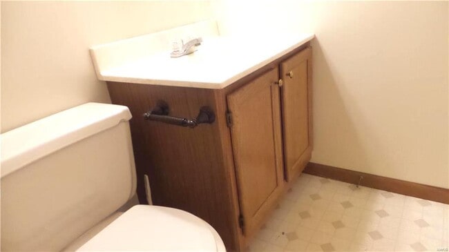 Building Photo - 105 Twin Oaks Dr