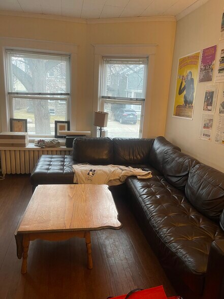 Building Photo - 829 Simpson St