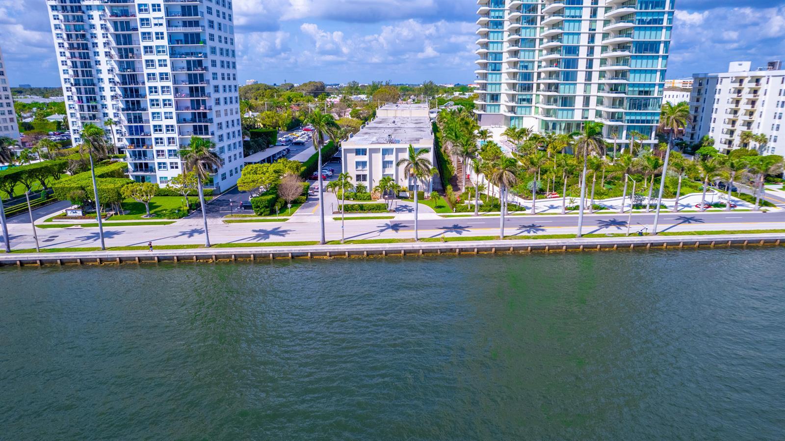Building Photo - 1601 S Flagler Dr