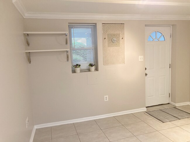 Building Photo - 902 I St SE