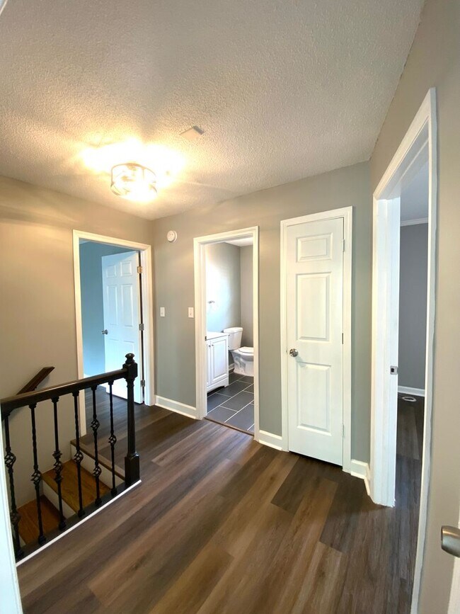 Building Photo - 1103 Rosebrook Dr