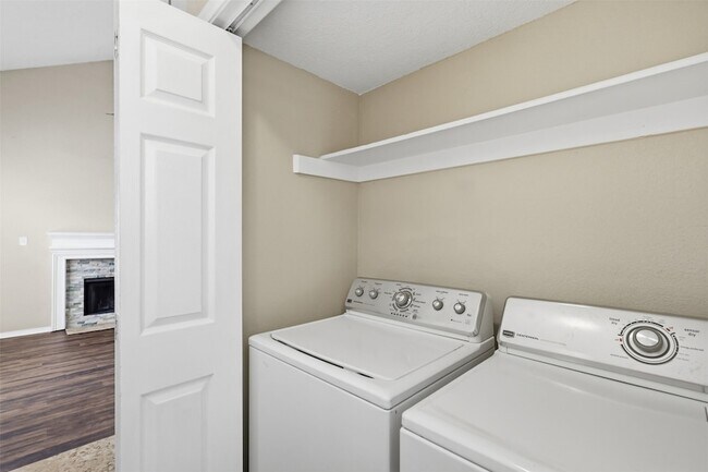 Building Photo - 608 Fiesta Cir