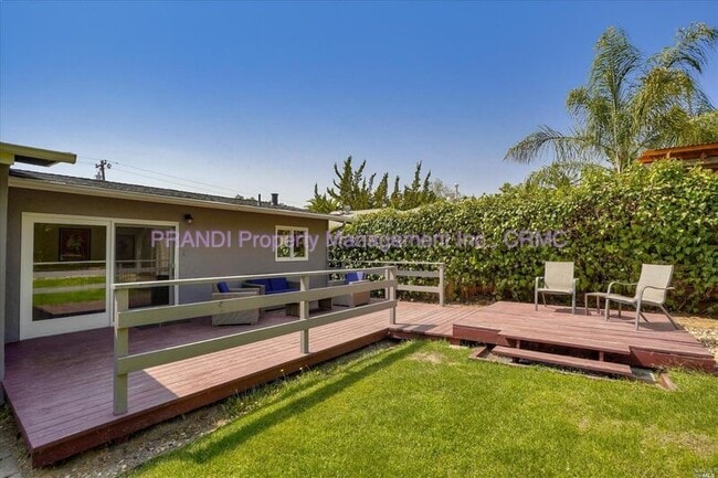 Building Photo - 2040 Shady Ln