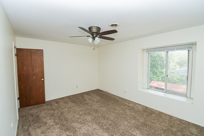 Building Photo - 702-708 E. 72nd