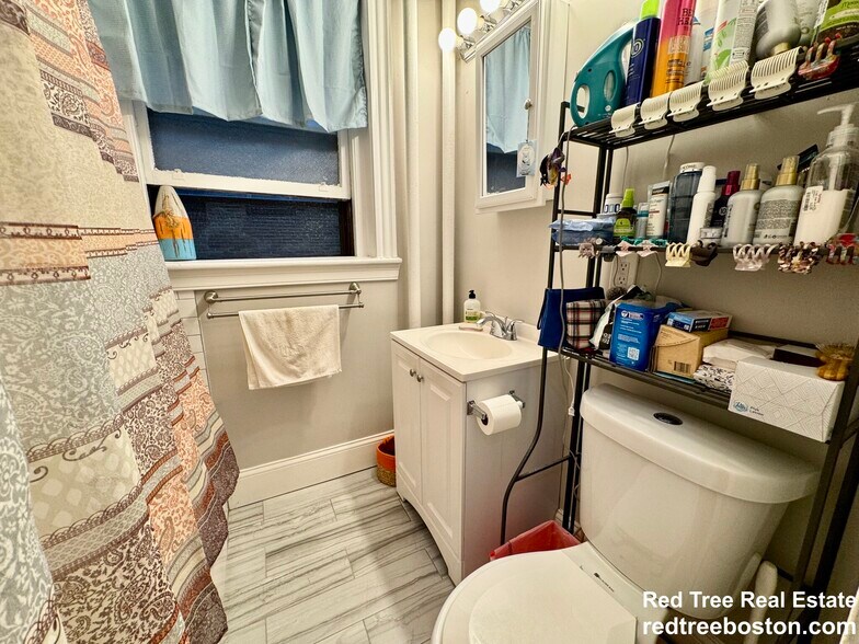 Building Photo - 1992 Commonwealth Ave