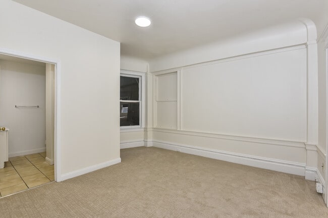 Building Photo - 1024 Bush St