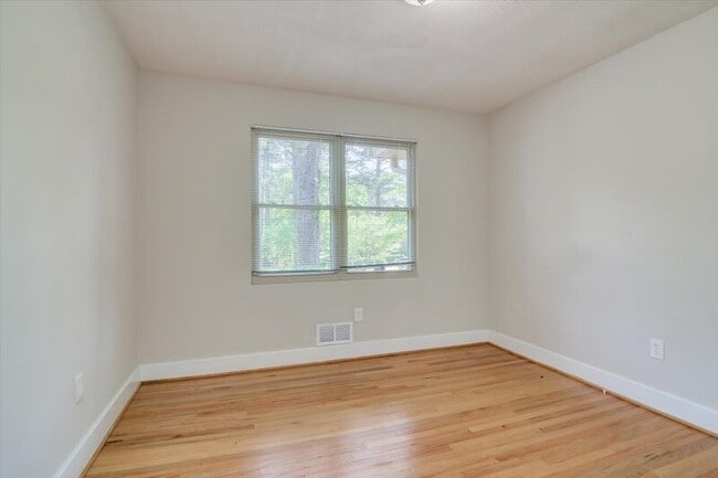 Building Photo - 427 Ashland Dr