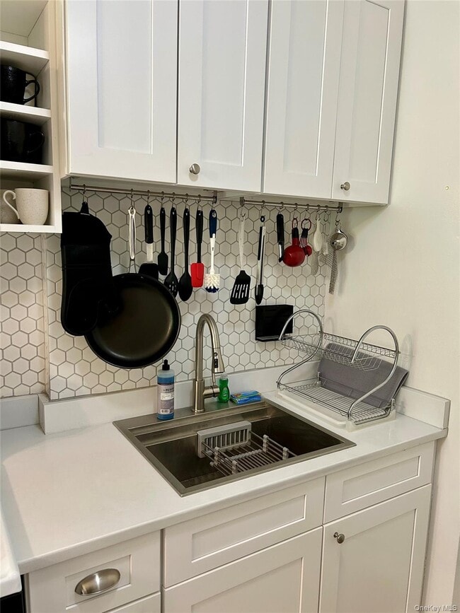 Building Photo - 474 W 238th St