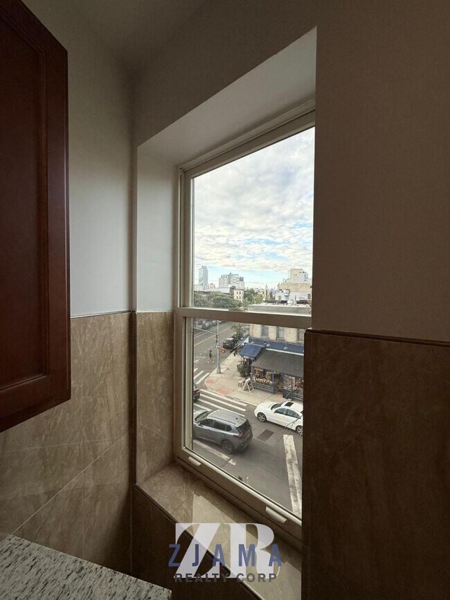 Building Photo - 1 bedroom in Brooklyn NY 11238