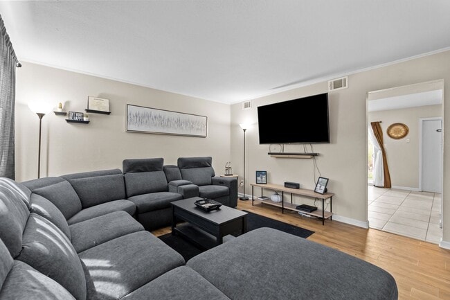 Building Photo - Bright & Cozy 2-Bedroom Townhouse with Solar Panels – Virginia Beach