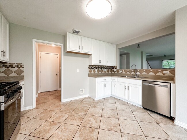 Building Photo - 5739 Westminster Village Dr