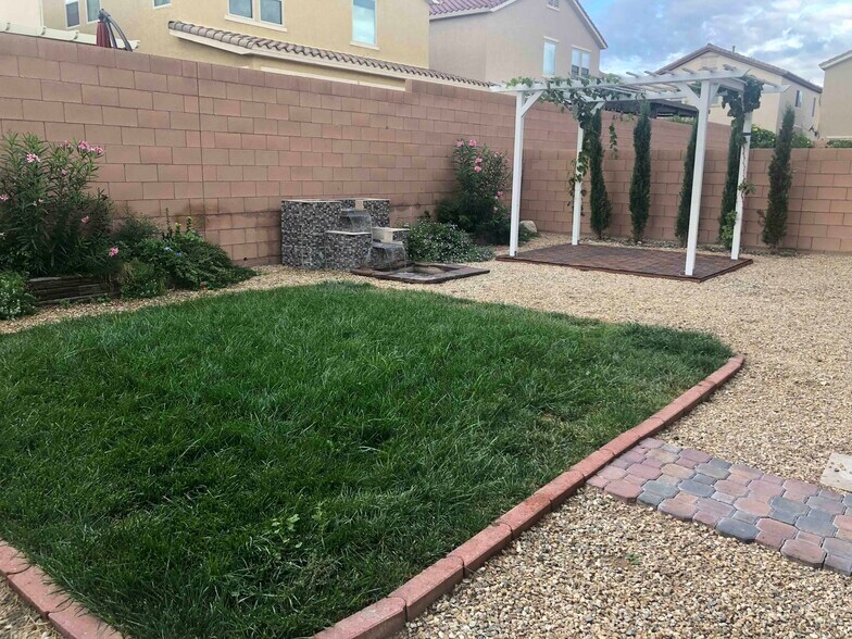Backyard has pergola with grape vines, water fountain, a real grass area and surrounding plants and trees, relaxing - 263 Garden Trellis Ct
