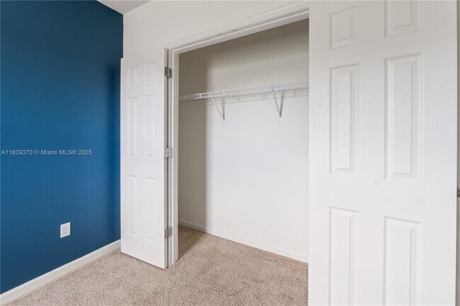 Building Photo - 5305 Fantasy Dr
