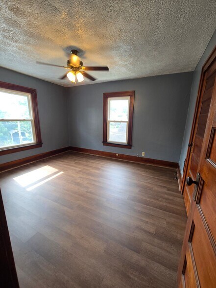 Building Photo - 1335 Highland Ct