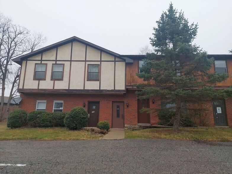 Primary Photo - 1226 Schweitzer Rd