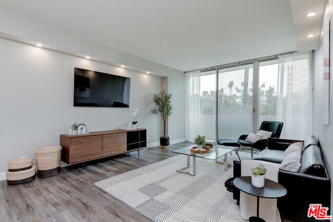 Building Photo - 10433 Wilshire Blvd