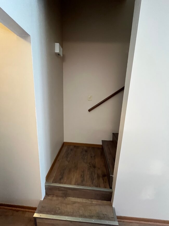 Building Photo - 1871 N Lakeman Dr