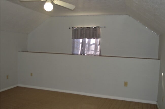 Building Photo - 532 Hollyhock st