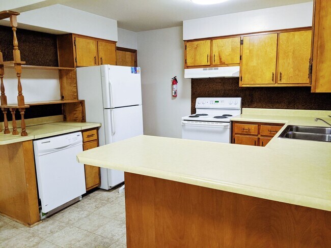 Building Photo - 208 S Hillsdale Dr