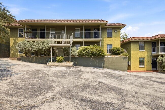 Building Photo - 2302 East Side Dr