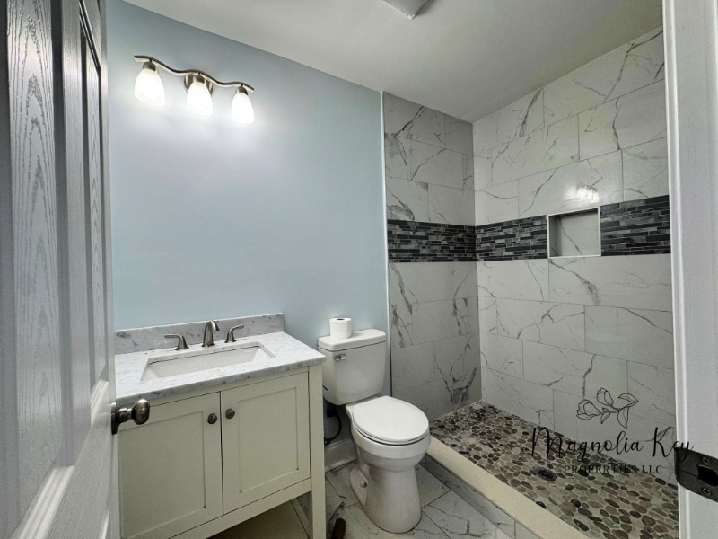 Building Photo - 403 73rd Ave N