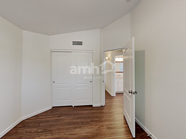 Building Photo - 16853 W Fillmore St