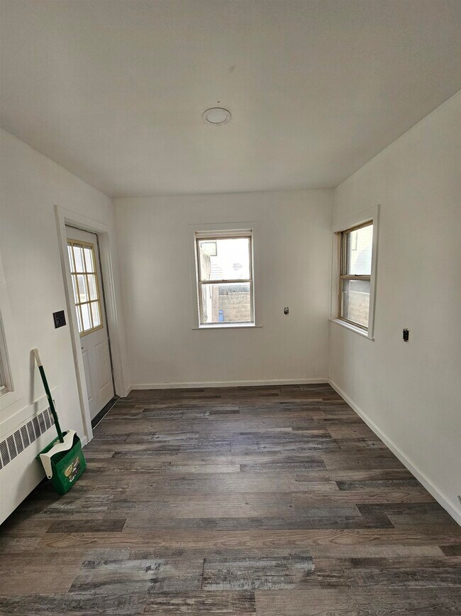 Building Photo - 7411 Park Ave