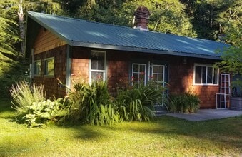 Building Photo - Herrera / Farrow (741 Ellwood Drive)