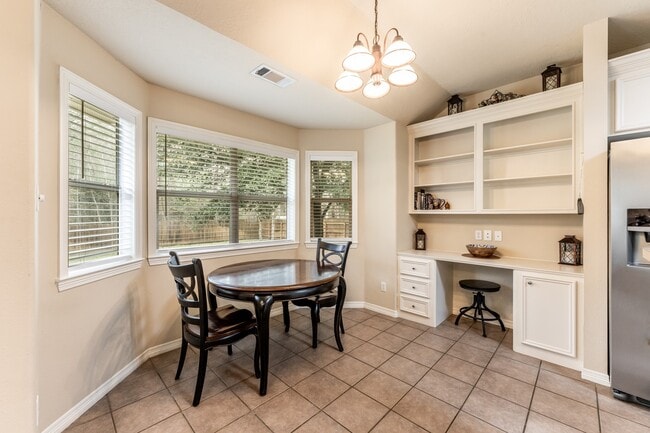 Building Photo - 3658 Redbud Ln