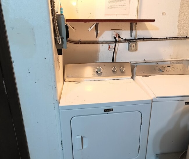 Building Photo - 1620-1624 York Dr