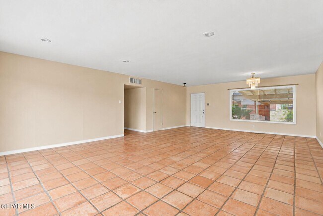 Building Photo - 4233 Hampshire Ln