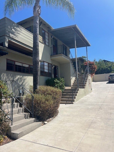 Building Photo - 1014 1/2 Hyperion Ave