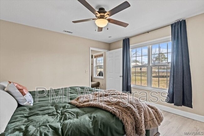 Building Photo - 209 E Mcgowan St