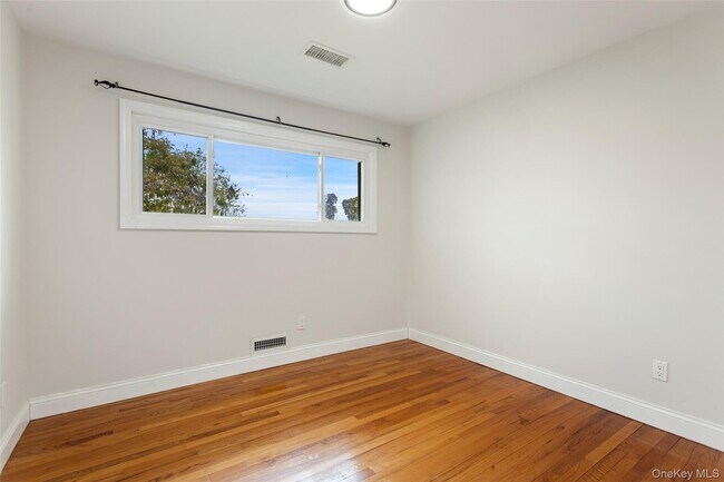 Building Photo - 4 Kingwood Rd