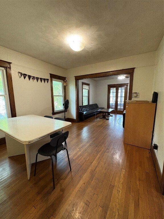 Building Photo - 37 Haendel St