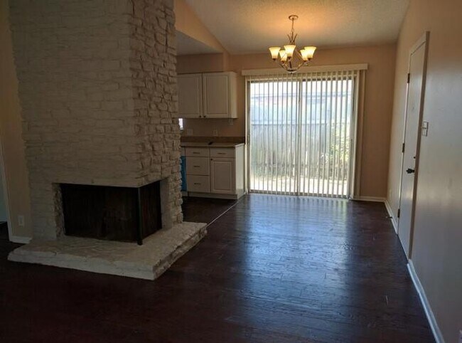 Building Photo - 12317 Willow Wild Dr