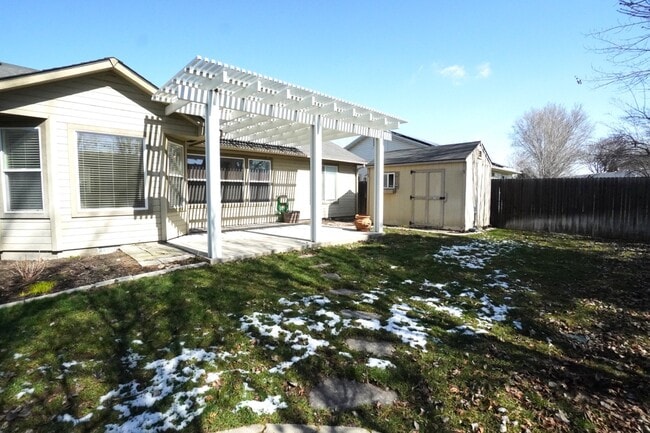 Building Photo - 1445 W Silver Salmon Dr