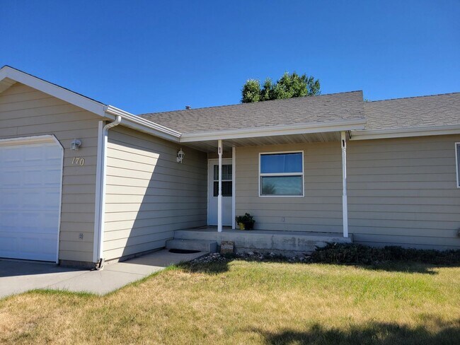 Building Photo - 170 Latigo Dr