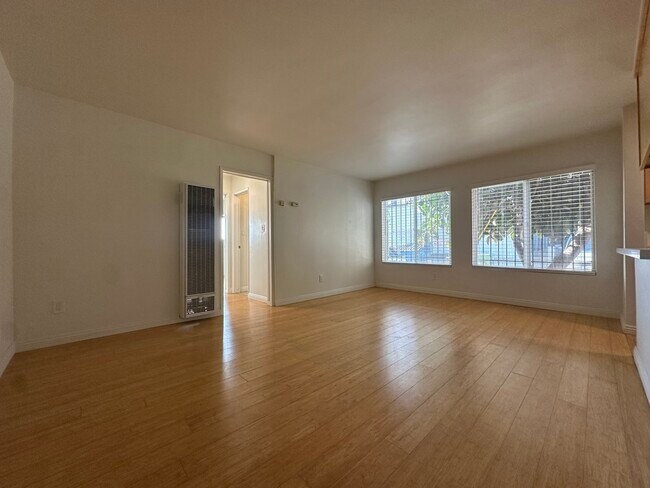 Building Photo - 21 Thornton Ave