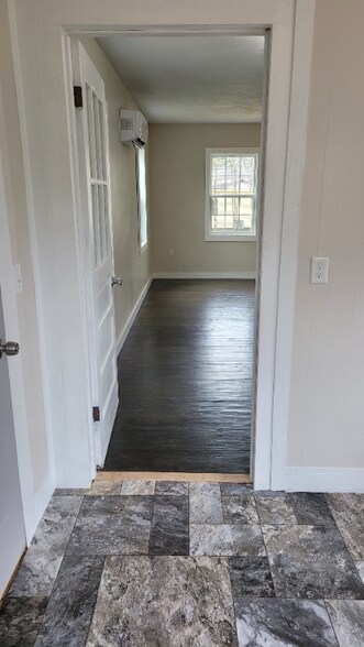 Building Photo - 208 W Chester St