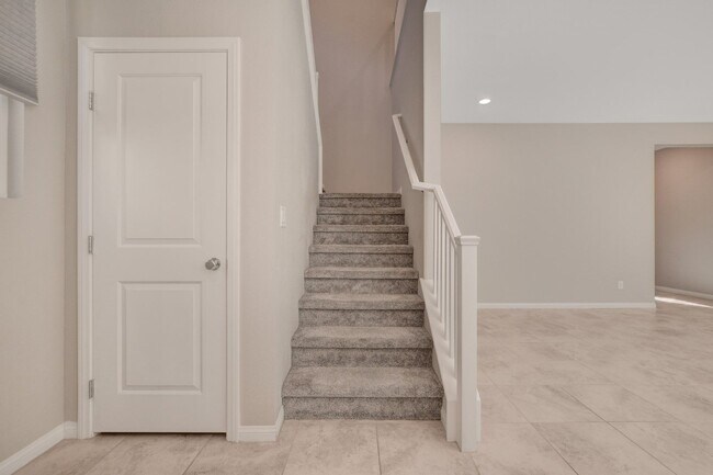 Building Photo - Gorgeous 4 Bedroom, 2 Story Home in SW/Mou...