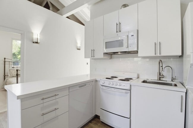 Building Photo - 64 Alejandra Ave