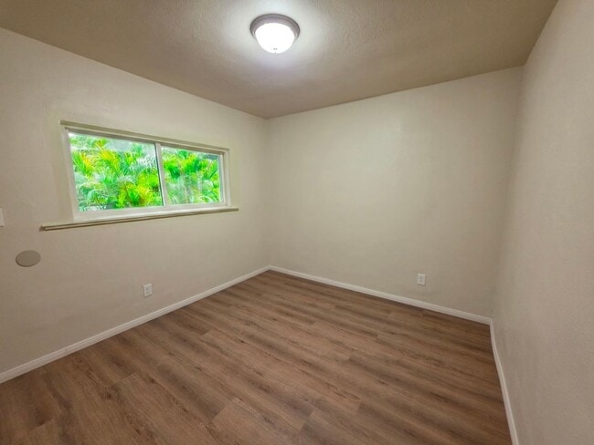 Building Photo - Spacious 4-bedroom, 2-bath house in San Bernardino near Del Rosa & Lynwood.