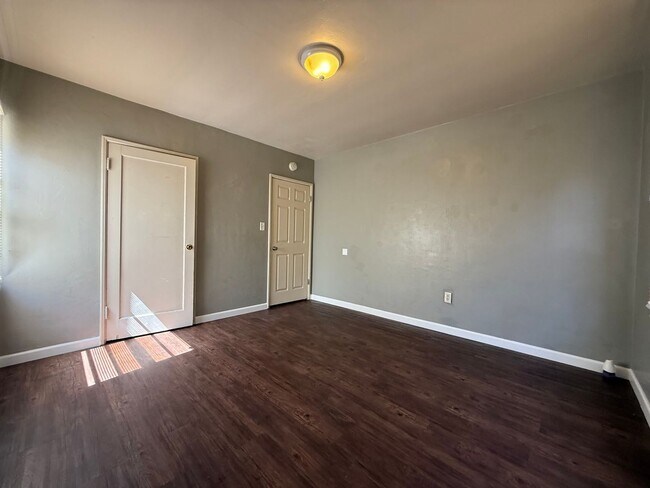 Building Photo - 511 Philippine St