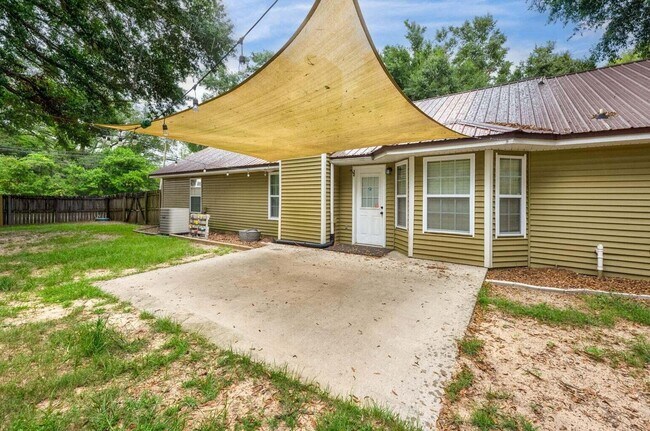 Building Photo - 202 Brittany Ln